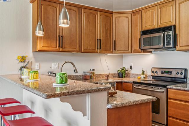 1030 Melrose Ave, Alameda CA: https://media.crmls.org/mediaz/0b9e57ce-560a-40ae-8d84-ece90f9b406d.jpg