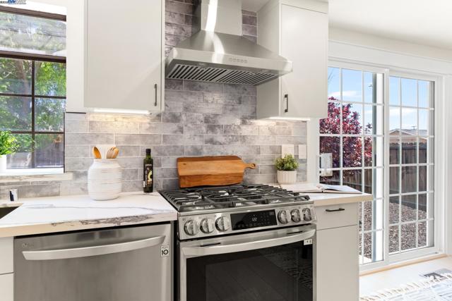 37807 Lobelia Dr, Newark CA: https://media.crmls.org/mediaz/0b9e883b-7f43-4b81-8d50-5349f51040ad.jpg