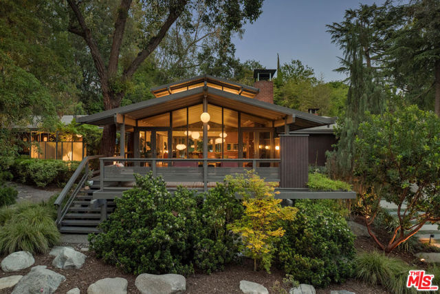 1030 Canon Drive, San Marino CA: https://media.crmls.org/mediaz/0b9ede9a-128e-4cd9-b699-537a309f4576.jpg