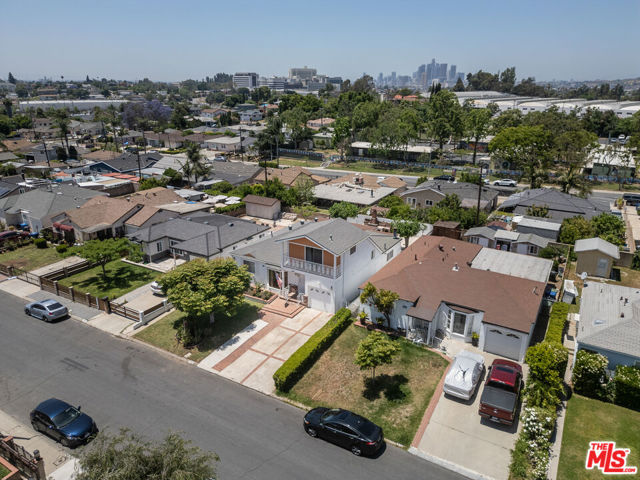 2101 N Almadale Avenue, Los Angeles CA: https://media.crmls.org/mediaz/0ba01566-ce37-4c21-bee4-436ffa43d3ee.jpg