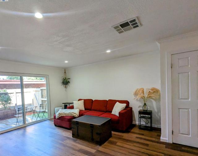 Image 8 of 19 For 1547 Parkwood Pl
