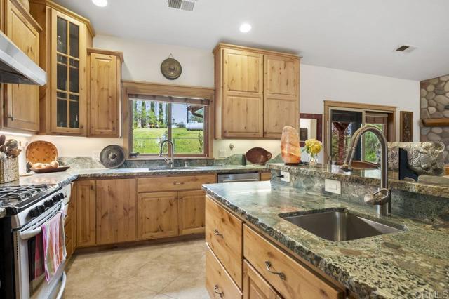 Detail Gallery Image 15 of 55 For 884 Rykers Ridge Rd, Ramona,  CA 92065 - 3 Beds | 3 Baths