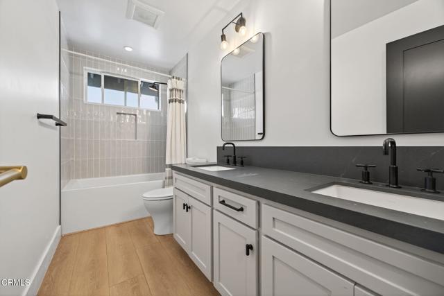 3256 Ocean Drive, Oxnard CA: https://media.crmls.org/mediaz/0ba0954b-f675-4cac-b38d-df80d211cf59.jpg