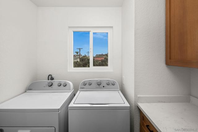 Image 15 of 50 For 152 Evergreen Ave.  4