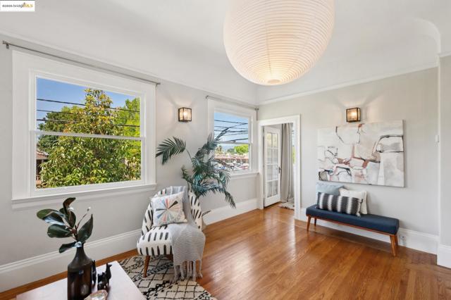 1042 Santa Clara Ave, Alameda CA: https://media.crmls.org/mediaz/0ba2cb6a-64e4-4531-b5e0-6d679f0004ef.jpg