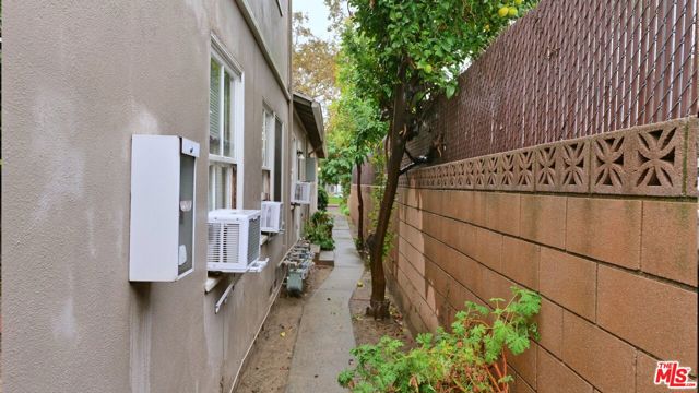 1105 W Clark Avenue, Burbank CA: https://media.crmls.org/mediaz/0ba2d9a9-6a6e-4d09-8942-eabeef6d73c2.jpg