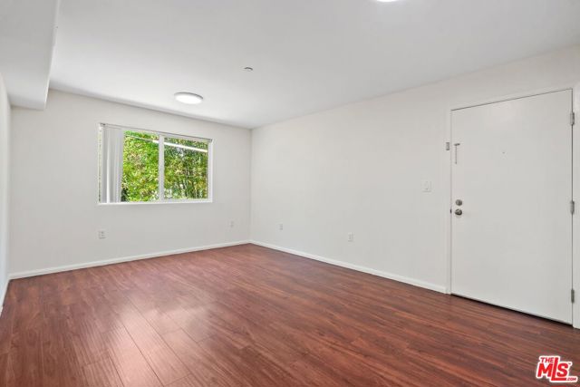15939 Victory Boulevard, Van Nuys CA: https://media.crmls.org/mediaz/0ba444dd-2551-496c-892c-15a30dfaf1f9.jpg
