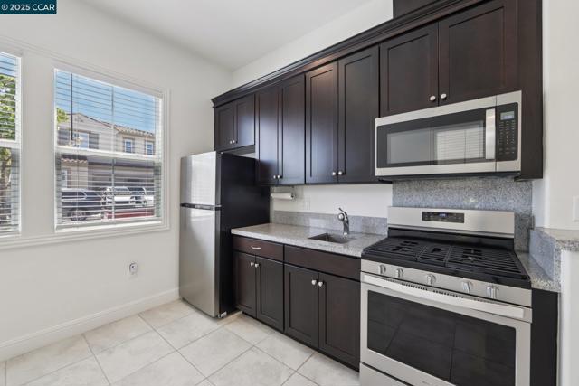 2909 Tulare Hills Dr, Dublin CA: https://media.crmls.org/mediaz/0ba4611b-b0a0-4d85-a131-9cb72e7da1f6.jpg