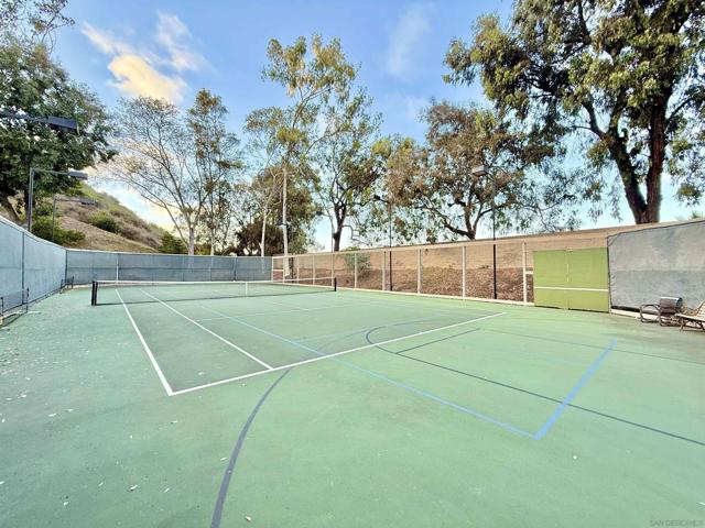543 Rockport Ct, Encinitas CA: https://media.crmls.org/mediaz/0ba46a13-0b97-473f-9c92-0e9c8a5eb02f.jpg