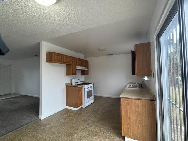 3338 Zamora Way, Stockton CA: https://media.crmls.org/mediaz/0ba49e9d-ccac-4c43-b4f7-e739d7d25bfd.jpg