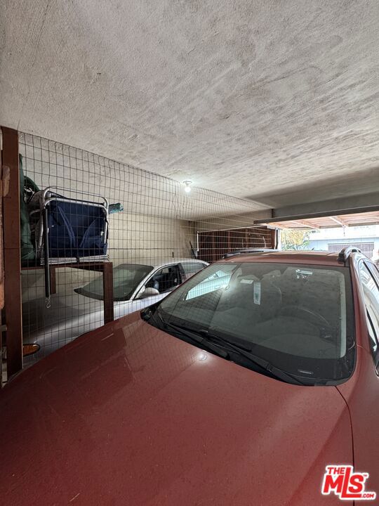 231 California Avenue, Santa Monica CA: https://media.crmls.org/mediaz/0ba5178a-02a7-4c8d-91a1-97bd3ce39387.jpg