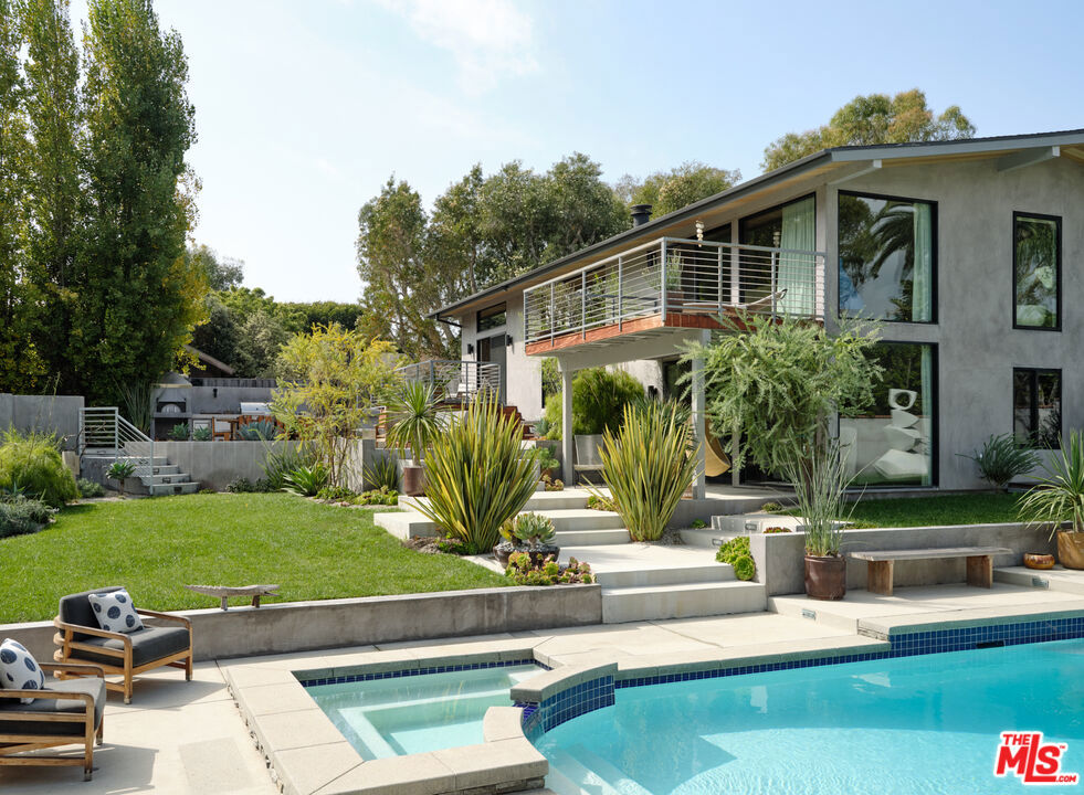 6738 Wildlife Road