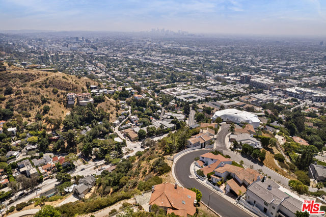 1842 N Crescent Heights Boulevard, Los Angeles CA: https://media.crmls.org/mediaz/0ba53017-fffb-46d3-9658-76db66749f1a.jpg