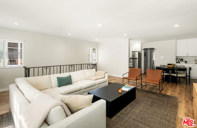 151 S Rexford Drive, Beverly Hills CA: https://media.crmls.org/mediaz/0ba60ea6-1b09-4de4-a72e-e26390c3d757.jpg