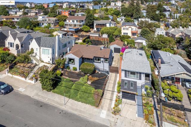 6238 Majestic Ave, Oakland CA: https://media.crmls.org/mediaz/0ba7357d-0949-4c81-abb1-e27aa60fbb03.jpg