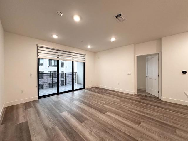Image 4 of 31 For 3578 Rambla Place 425