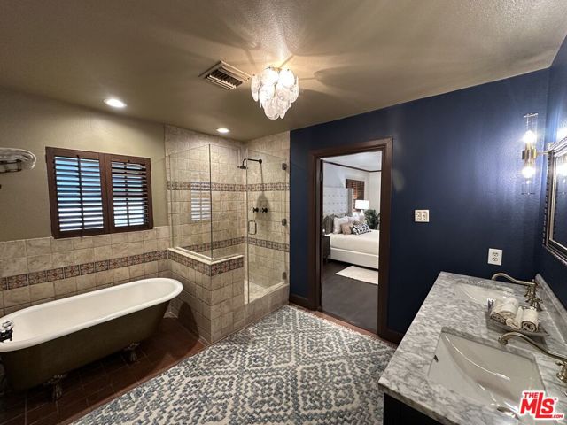 636 N Curson Avenue, Los Angeles CA: https://media.crmls.org/mediaz/0ba7aa2c-c9c3-4f02-8ffa-f2324fdd0758.jpg