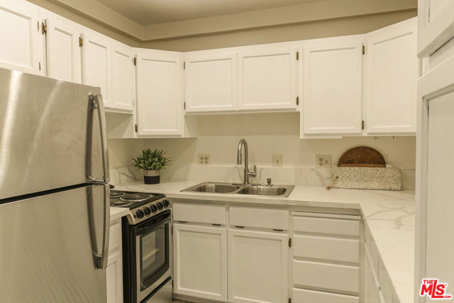 1929 Tamarind Avenue, Los Angeles CA: https://media.crmls.org/mediaz/0ba7c0f8-04d5-41ce-8a73-457cb0b76038.jpg