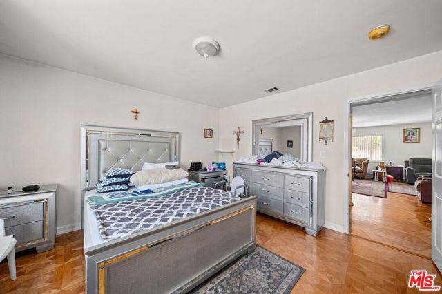 8058 Fulton Avenue photo 37