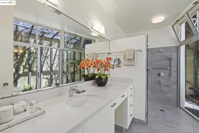 7145 View Ave, El Cerrito CA: https://media.crmls.org/mediaz/0ba841f1-2da5-48e9-b1ba-e0e15856a9f8.jpg