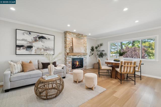 1150 Canyonwood Court, Walnut Creek CA: https://media.crmls.org/mediaz/0ba8e20b-2c35-4840-b018-c9ced4e04c27.jpg