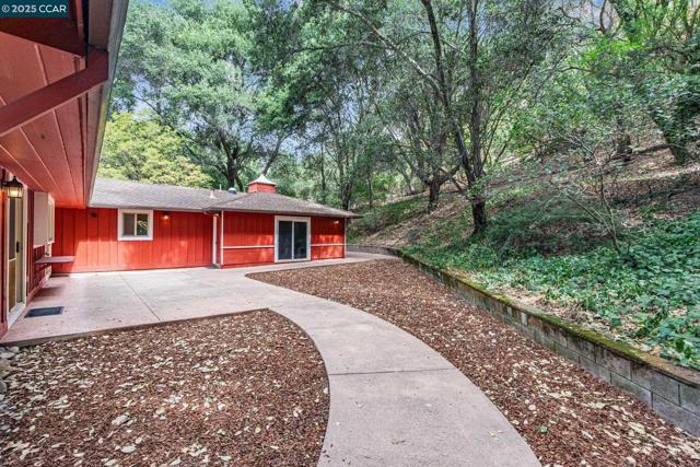 9 Wanda Way, Martinez CA: https://media.crmls.org/mediaz/0ba9003f-a694-4d28-9365-0349d61fdf91.jpg
