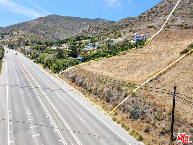 31701 Pacific Coast Hwy, Malibu CA: https://media.crmls.org/mediaz/0baa0d99-3417-406c-b318-75855ecccdc5.jpg