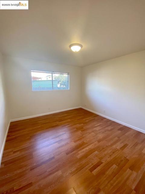 3044 Capp ST, Oakland CA: https://media.crmls.org/mediaz/0baa2696-1adb-420e-8a87-8b2135c4bfb6.jpg