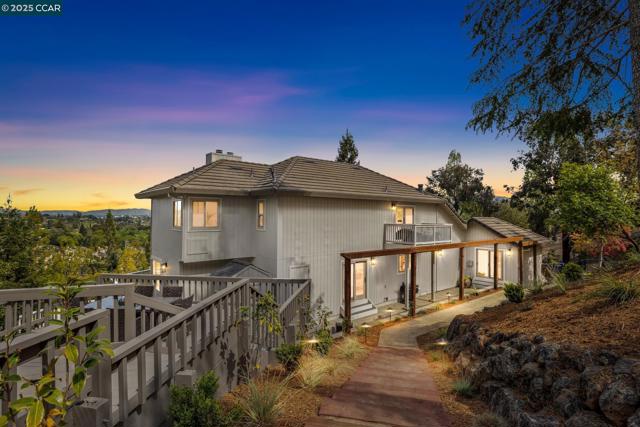 1019 Silverhill Drive, Lafayette CA: https://media.crmls.org/mediaz/0baa7ad9-dd05-4638-b90a-ec23393476f4.jpg