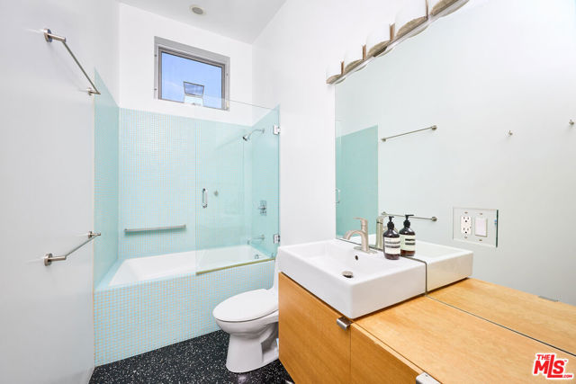 122 Mildred Avenue, Venice CA: https://media.crmls.org/mediaz/0baacfed-2f15-4d0b-9319-c31ee9303d13.jpg