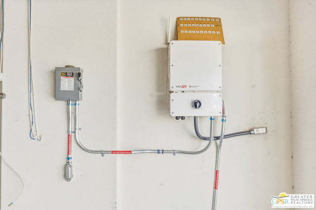 Image 37 of 39 For 2 Brentwood Way