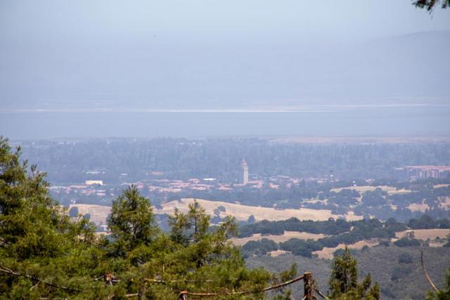 125 Grandview Drive, Woodside CA: https://media.crmls.org/mediaz/0bab45fd-f5dd-45dd-aa2c-c36612fa6c61.jpg