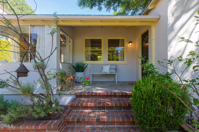 Detail Gallery Image 3 of 34 For 524 Glen Holly Dr, Pasadena,  CA 91105 - 2 Beds | 2 Baths