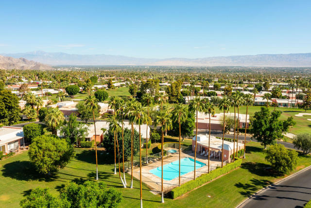 47212 Marrakesh Drive, Palm Desert CA: https://media.crmls.org/mediaz/0babb60c-432c-494c-9848-a3a16d8edb16.jpg