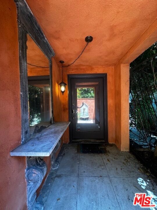 2044 2046 N Highland Avenue, Los Angeles CA: https://media.crmls.org/mediaz/0bac792e-e4b2-48fe-a19b-b2777dbadadc.jpg