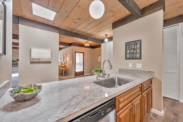 39090 Presidio Way, Fremont CA: https://media.crmls.org/mediaz/0bac823b-9cc8-4380-bd73-d7d2e98bbd96.jpg