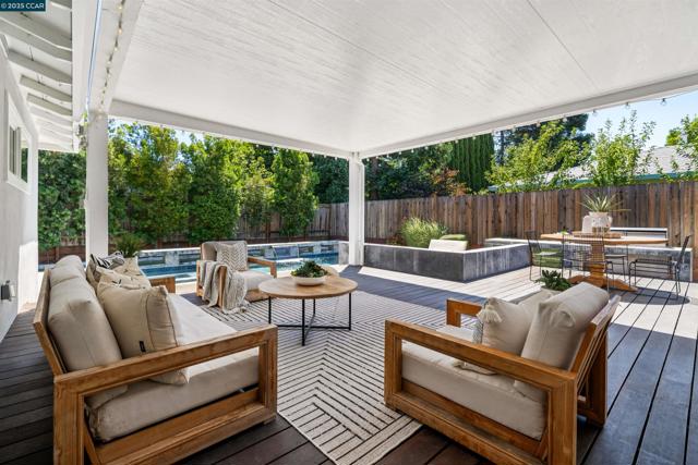 1519 Sunny Ct, Walnut Creek CA: https://media.crmls.org/mediaz/0bacc7c0-0428-4d91-b676-e7fd9cfbcf27.jpg