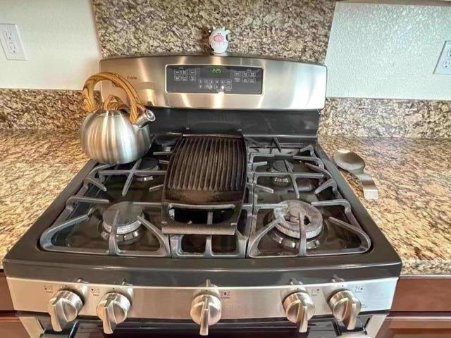 2774 Ferrara Circle, San Jose CA: https://media.crmls.org/mediaz/0bacceb9-eff9-4d68-a317-f6f3735a58d4.jpg