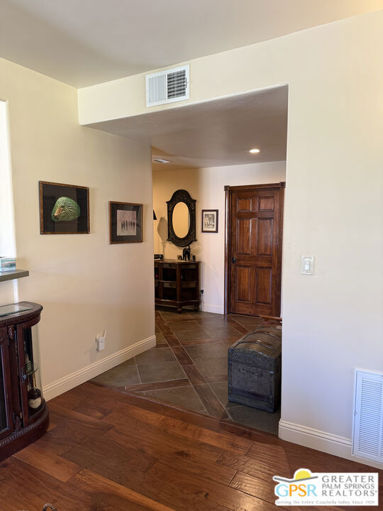 3410 E Bogert Trail, Palm Springs CA: https://media.crmls.org/mediaz/0bacf498-b2bc-40d1-a32c-207b7c5043da.jpg