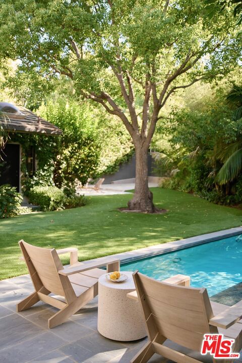 3949 Dixie Canyon Avenue, Sherman Oaks CA: https://media.crmls.org/mediaz/0bad2a60-6ef7-4940-8b00-d7e52e1d47fb.jpg