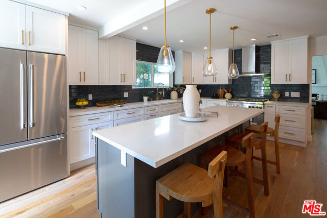 1363 S Curson Avenue, Los Angeles CA: https://media.crmls.org/mediaz/0bad45a6-2065-4e43-be4c-838920770d57.jpg