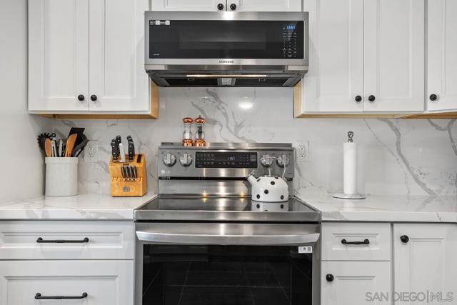 12007 Caminito Campana, San Diego CA: https://media.crmls.org/mediaz/0bad8da5-d599-479c-9f34-cbbee2f1d7f9.jpg