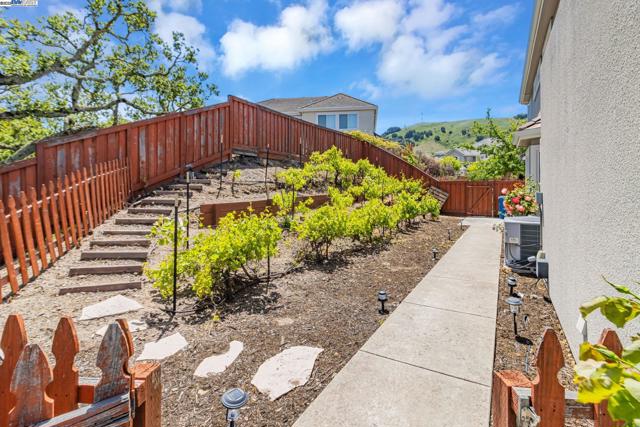 548 Wycombe Ct, San Ramon CA: https://media.crmls.org/mediaz/0bada6d9-0f88-4696-bf4e-7ec67b4cc7d6.jpg