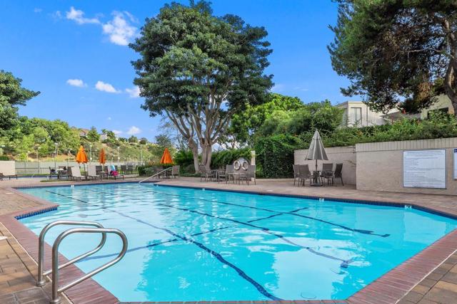 6423 Caminito Aronimink, La Jolla CA: https://media.crmls.org/mediaz/0badc358-e2cb-475b-ac7f-111a28089dfc.jpg