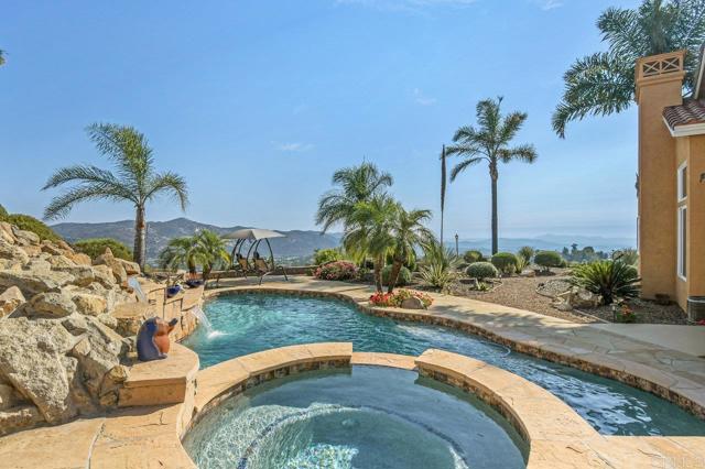 15718 Creek Hills Road, El Cajon CA: https://media.crmls.org/mediaz/0badcce7-9400-49f6-8246-f83c3991f5e2.jpg