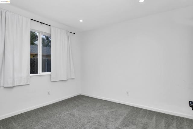 317 Lorenz Dr, Oakley CA: https://media.crmls.org/mediaz/0bae172e-3458-44c3-baab-53eff841da57.jpg