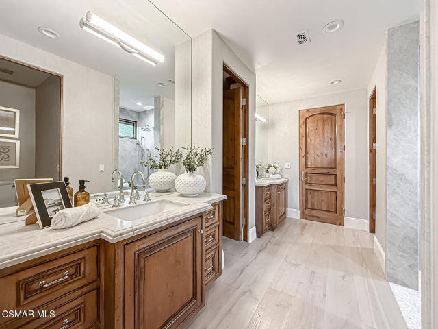 25877 Shady Oak Lane, Valencia CA: https://media.crmls.org/mediaz/0bae2939-829b-4228-9306-bc559c1b0bec.jpg