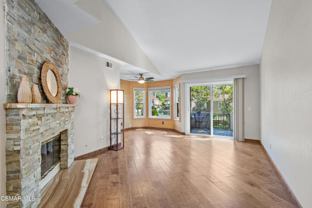 6208 Corte Antigua, Camarillo CA: https://media.crmls.org/mediaz/0bae4345-8d01-4fed-af2e-b58282df3b58.jpg
