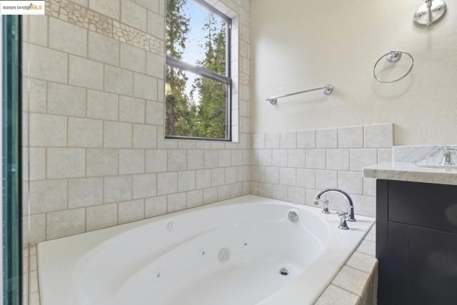 2136 Silver DR, Arnold CA: https://media.crmls.org/mediaz/0bae638c-d912-490e-b71b-1256b70d2b46.jpg