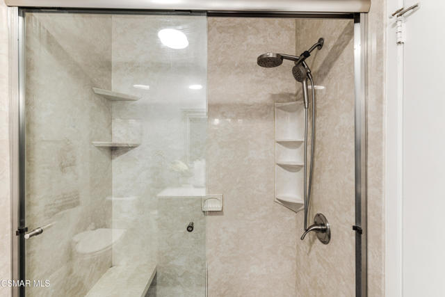 348 Chestnut Hill Court, Thousand Oaks CA: https://media.crmls.org/mediaz/0bae8f74-2fad-430d-9243-7db2fc0a953b.jpg